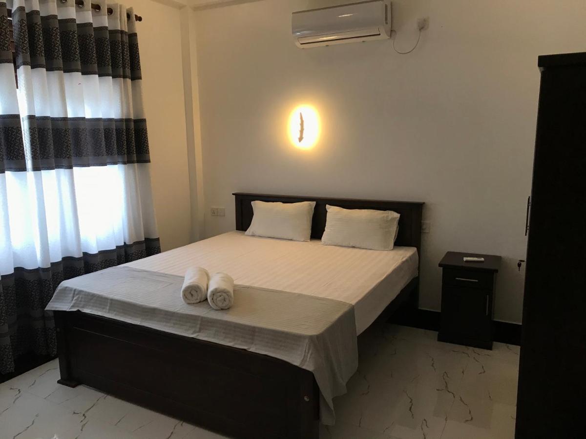 Royal Waves Negombo Otel Dış mekan fotoğraf