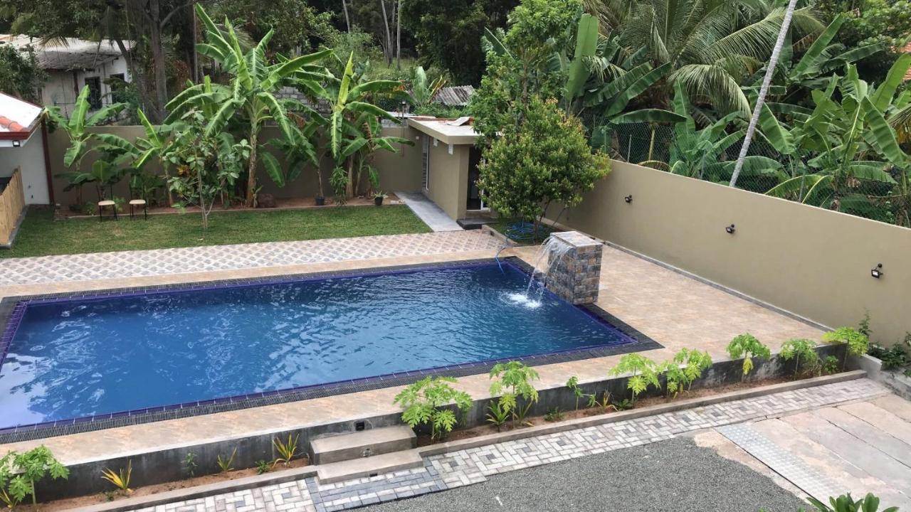 Royal Waves Negombo Otel Dış mekan fotoğraf